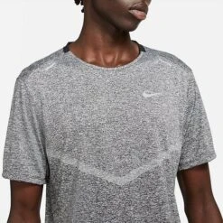 Men's Nike Dri-FIT Rise 365 Running T-Shirt Black/Black/Heather/Reflective Silver - CZ9184 011 10 Men's Nike Dri-FIT Rise 365 Running T-Shirt Black/Black/Heather/Reflective Silver - CZ9184 011 -Deals Adidas Store CZ9184 011 M4