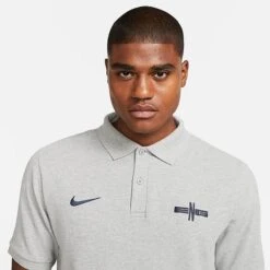 Men's Nike England Matchup Soccer Polo Shirt Matte Silver/Obsidian - DR9718 063 -Deals Adidas Store DR9718 063 M4