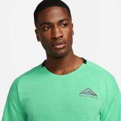 Men's Nike Trail Solar Chase Dri-FIT Short-Sleeve Running Top Spring Green/Gridiron - DV9305 363 11 Men's Nike Trail Solar Chase Dri-FIT Short-Sleeve Running Top Spring Green/Gridiron - DV9305 363 -Deals Adidas Store DV9305 363 M4