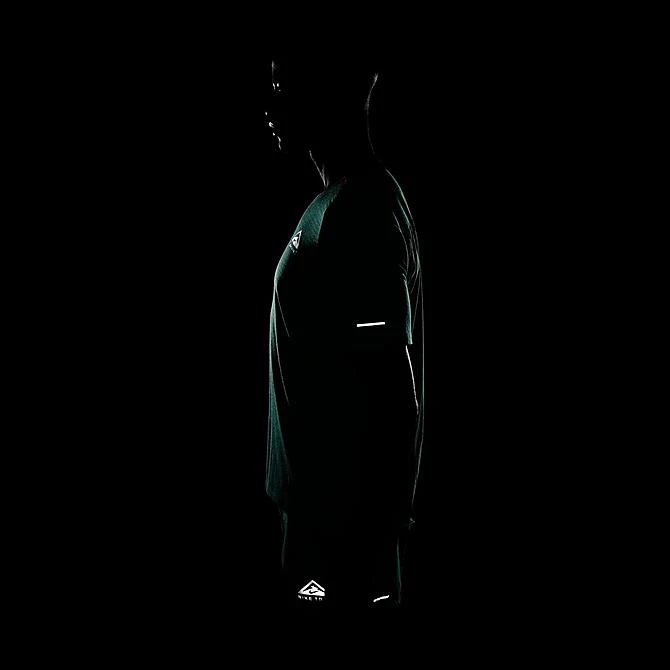 Men's Nike Trail Solar Chase Dri-FIT Short-Sleeve Running Top Spring Green/Gridiron - DV9305 363 8 Men's Nike Trail Solar Chase Dri-FIT Short-Sleeve Running Top Spring Green/Gridiron - DV9305 363 - Image 6