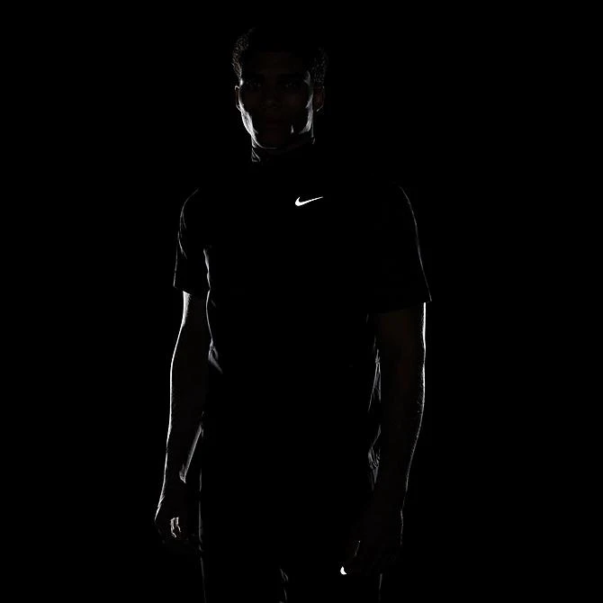 Men's Nike Repel Run Division Graphic Print Running Vest Black/Reflective Silver - DX0847 010 6 Men's Nike Repel Run Division Graphic Print Running Vest Black/Reflective Silver - DX0847 010 - Image 4