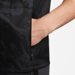 Men's Nike Repel Run Division Graphic Print Running Vest Black/Reflective Silver - DX0847 010 13 Men's Nike Repel Run Division Graphic Print Running Vest Black/Reflective Silver - DX0847 010 -Deals Adidas Store DX0847 010 M6