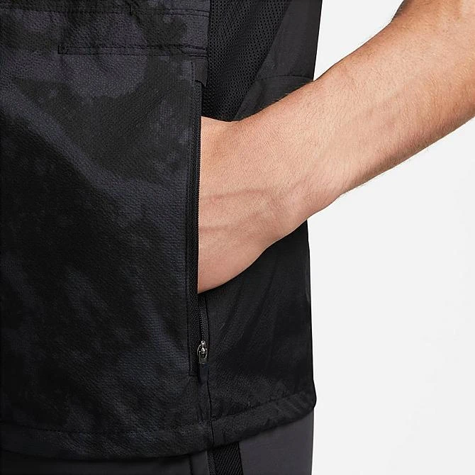 Men's Nike Repel Run Division Graphic Print Running Vest Black/Reflective Silver - DX0847 010 8 Men's Nike Repel Run Division Graphic Print Running Vest Black/Reflective Silver - DX0847 010 - Image 6